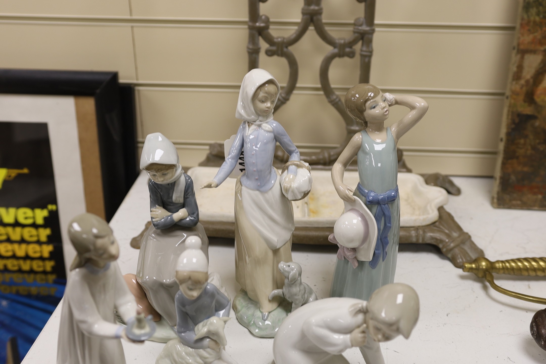 A group of 1 Nao and 5 Lladro figures